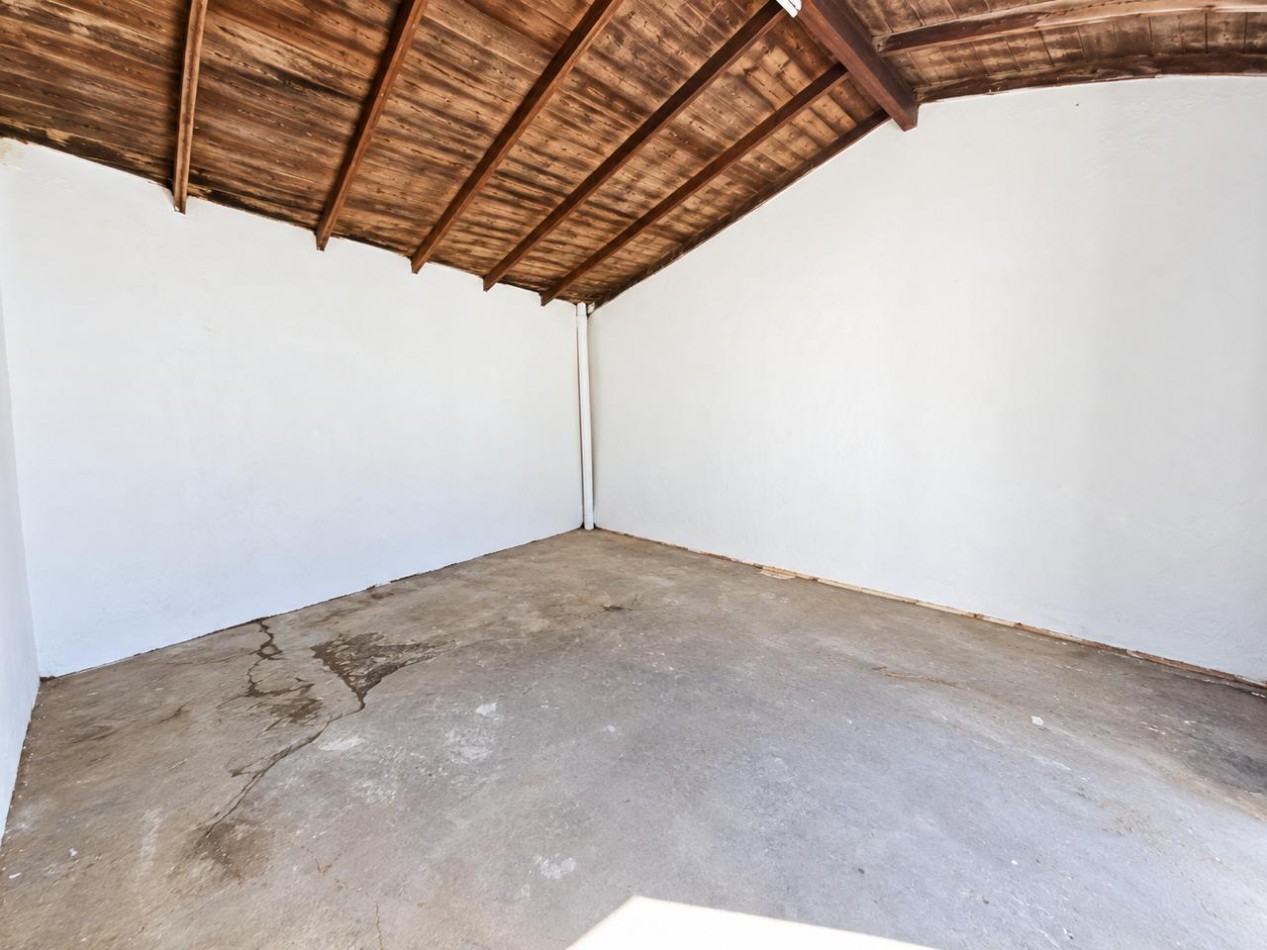 Casa de 3 ambientes con patio y cochera, en venta
