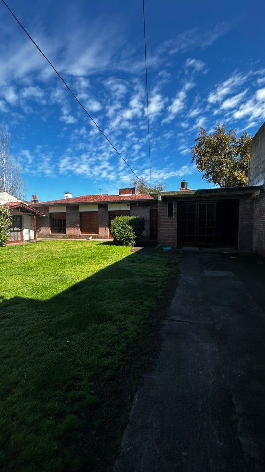 Casa de 4 ambientes con parque y garage, en alquiler 24 meses
