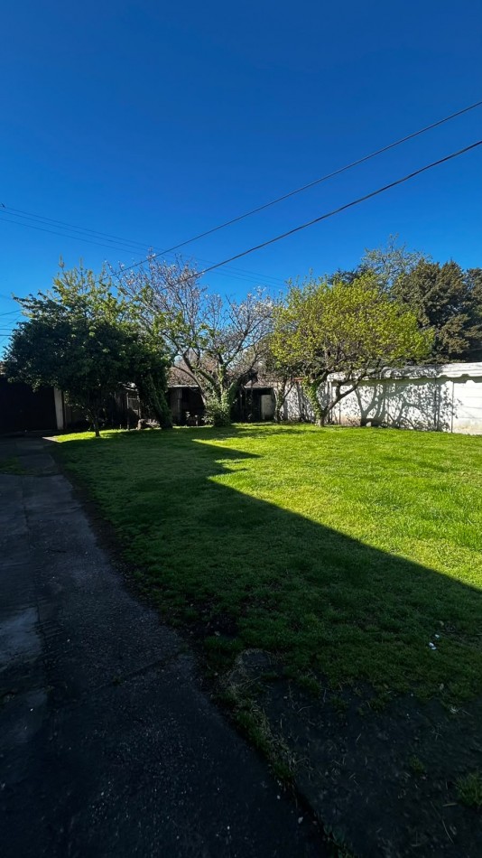 Casa de 4 ambientes con parque y garage, en alquiler 24 meses