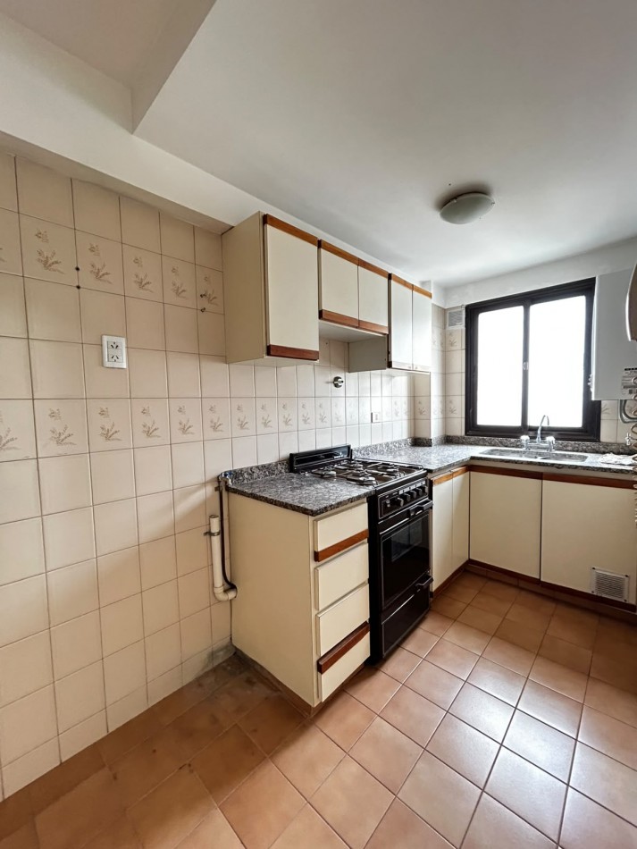 Departamento de 2 ambientes, con vista lateral al mar. Alquiler 24 meses