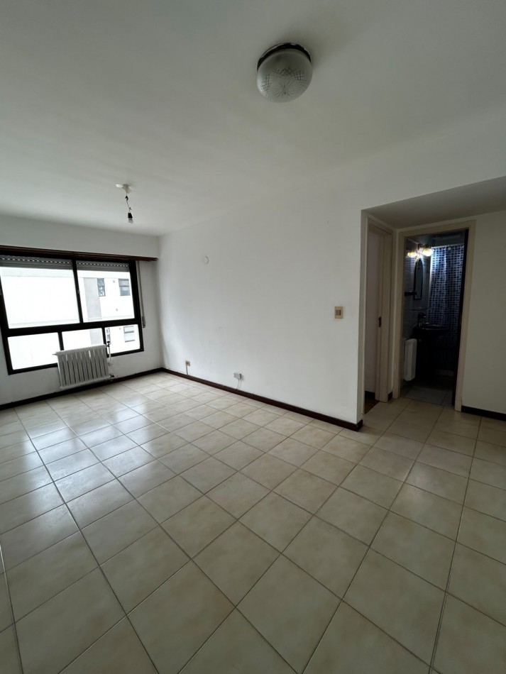 Departamento de 2 ambientes, con vista lateral al mar. Alquiler 24 meses