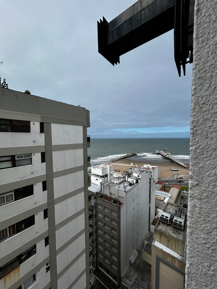 Departamento de 2 ambientes, con vista lateral al mar. Alquiler 24 meses