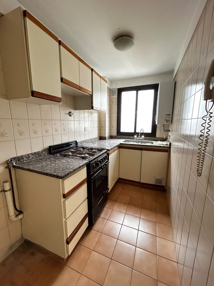 Departamento de 2 ambientes, con vista lateral al mar. Alquiler 24 meses