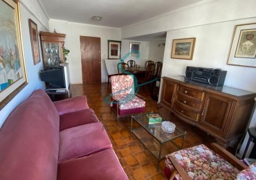 Departamento de 2 ambientes, a la calle con balcon sobre Colon en Venta. Plaza Colon